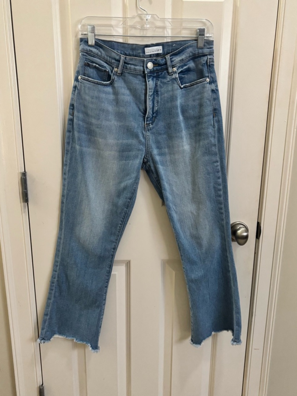 LOFT High Waist Light Wash Cropped Raw Hem Kick Crop Jeans Size-8(29)